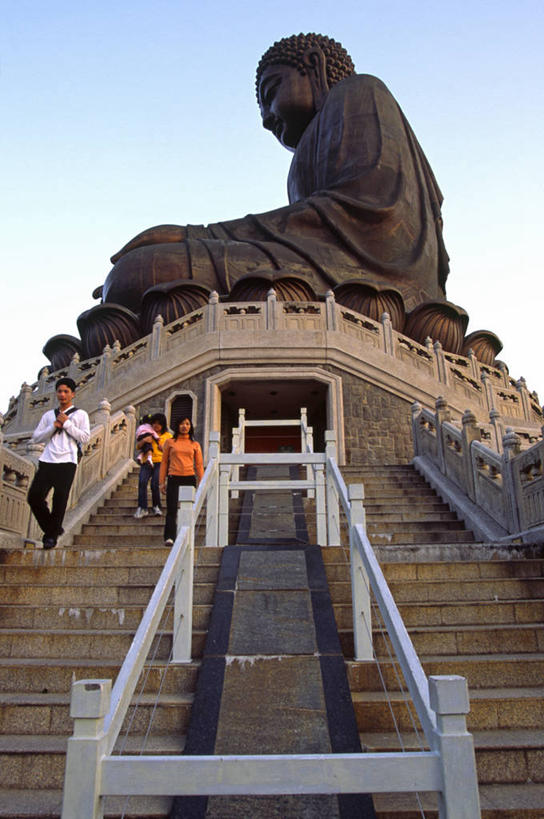 坐,竖图,室外,旅游,山,楼梯,雕塑,香港,亚洲,雕像,小路,台阶,蓝色,天空,地标建筑,摄影,宗教,佛教,巨大,庞大,中国文化,肖像,指挥台,比例,拜访,朝圣节,大屿山,天坛大佛,青铜,宏大,硕大,伟大,彩图,旅行,朝拜者