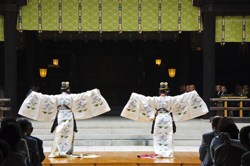 成年人,两个人,横图,城市,东京,日本,亚洲,表演,和服,庆祝,日本文化,长袍,首都,历史,表演者,衣服,白色,摄影,肖像,典礼,东亚,本州,关东地方,本州岛,日本国,东京都,涩谷区,明石寺,原宿,女人,外衣,舞者,彩图,传统服装,舞蹈,传统文化