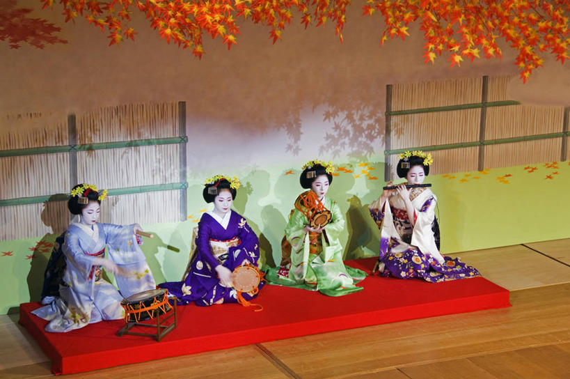 成年人,人群,横图,彩色,烹饪,日本,亚洲,表演,和服,日本文化,料理,食品,乐器,音乐,历史,菜肴,美食,食物,衣服,摄影,佳肴,京都府,五颜六色,保护,色彩斑斓,五彩缤纷,艺妓,东亚,本州,本州岛,日本国,近畿地方,近畿,五彩斑斓,五光十色,女人,外衣,彩图,传统服装,舞蹈,柱头,传统文化,联合国教科文组织,美人,舞妓
