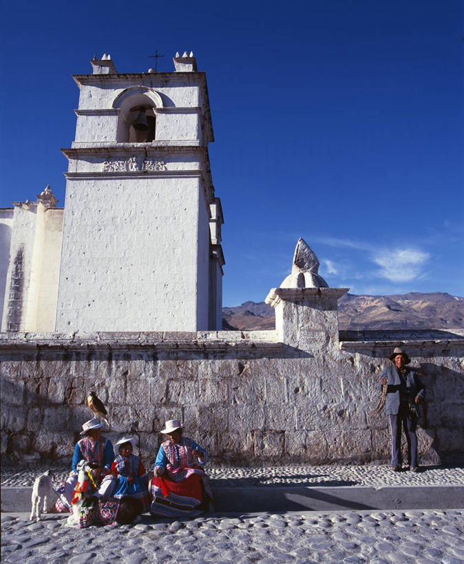家庭,教堂,竖图,山,山脉,峡谷,秘鲁,塔,黎明,南美,摄影,基督教,山庄,山羊,彩图,传统服装
