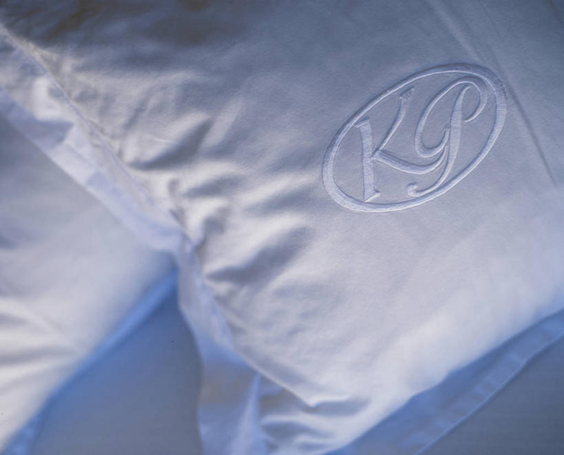 无人,横图,室内,床,卧室,酒店,非洲,南非,符号,文字,首都,床上用品,白色,枕头,摄影,枕套,开普敦,设计,彩图