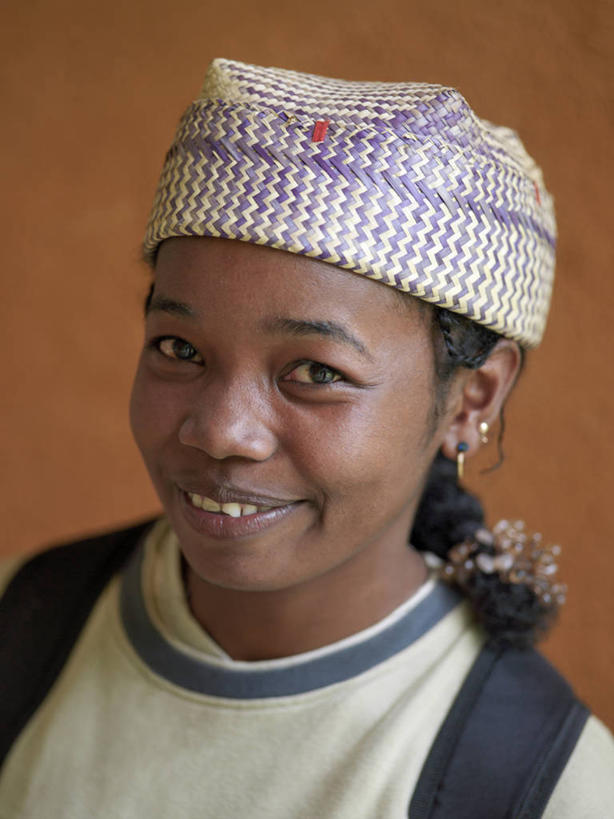 成年人,一个人,微笑,竖图,帽子,非洲,马达加斯加,仅一个女性,人体,摄影,肖像,女人,非洲人,彩图,传统服装