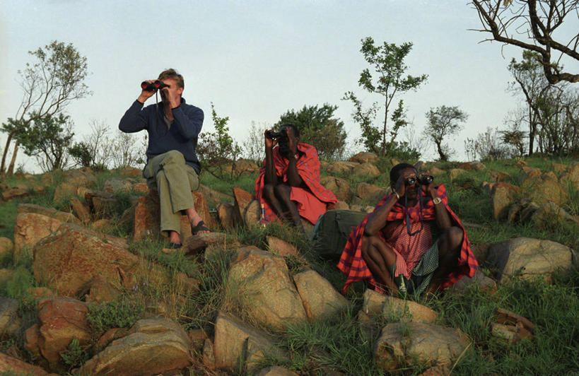 导游,横图,旅游,度假,非洲,肯尼亚,行人,游客,游人,路人,旅客,摄影,观看,双筒望远镜,过客,彩图,传统服装,马赛马拉国家保护区