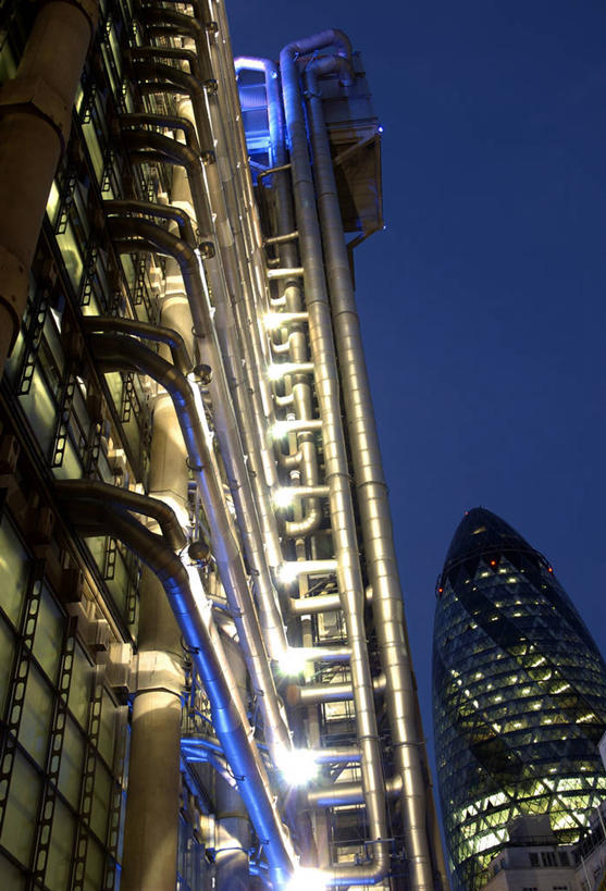 无人,竖图,夜晚,英国,欧洲,伦敦,首都,黄昏,摄影,西欧,大不列颠,大不列颠及北爱尔兰联合王国,大不列颠及爱尔兰联合王国,雾都,瑞士再保险塔,劳埃德大厦,彩图,旅行,大不列颠王国,大英帝国,联合王国,日不落帝国