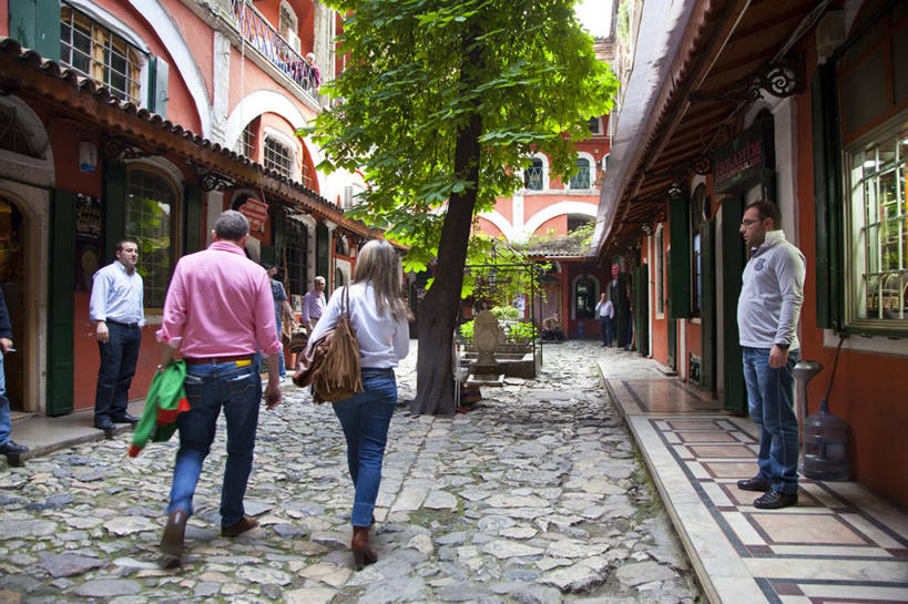 成年人,横图,室外,白天,旅游,城市,欧洲,亚洲,覆盖,庭院,市场,摄影,土耳其文化,伊斯坦布尔,大巴扎,男人,女人,彩图