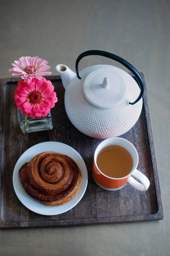 无人,竖图,俯视,室内,花瓶,美国,盛开,肉桂,花蕾,餐盘,饮食,花,花瓣,花朵,鲜花,一朵,茶壶,花苞,花蕊,摄影,清新,漩涡形,茶杯,彩图,高角度拍摄