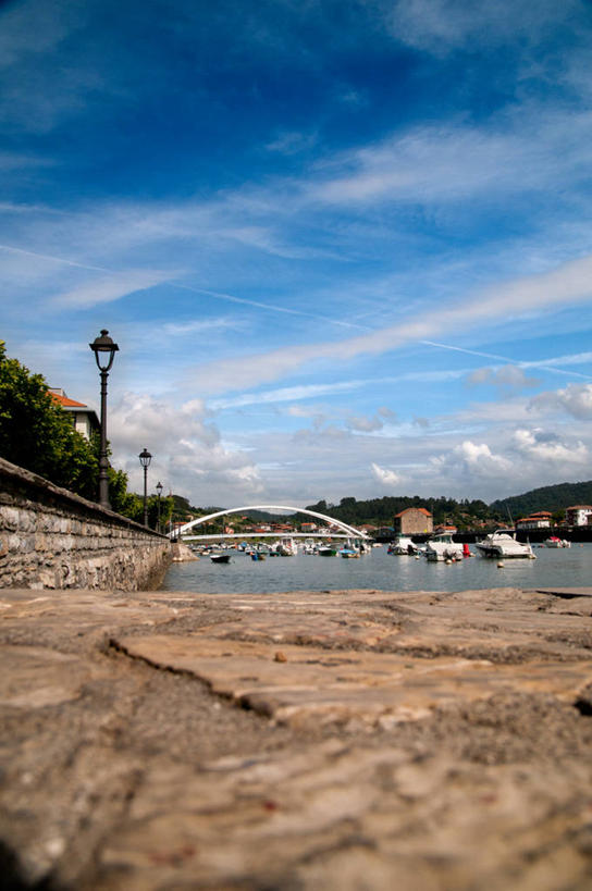 无人,竖图,室外,特写,白天,河流,路灯,船,西班牙,云,围墙,联系,拱桥,天空,自然,运输,摄影,比斯开省,彩图