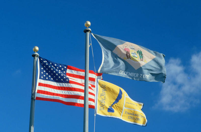 无人,横图,室外,白天,仰视,风,旗帜,美国,云,杆,吹气,三个,天空,美国国旗,摄影,特拉华,彩图,低角度拍摄,美国州旗