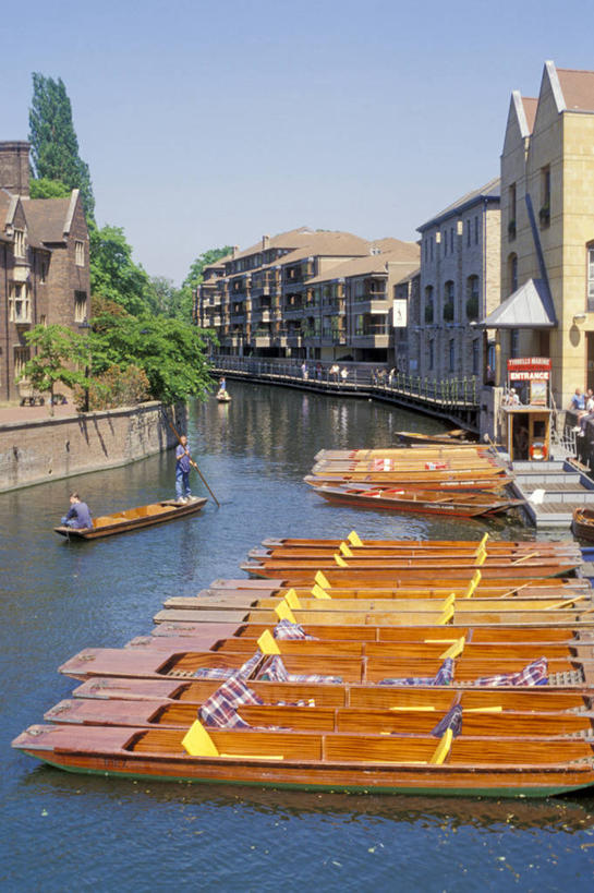 划船,划艇,竖图,室外,白天,河流,建筑,日光,英国,欧洲,停靠,城镇,古城,历史,英格兰,摄影,西欧,停泊,大不列颠,大不列颠及北爱尔兰联合王国,大不列颠及爱尔兰联合王国,剑桥,剑桥郡,荡舟,康桥,彩图,大不列颠王国,大英帝国,联合王国,日不落帝国