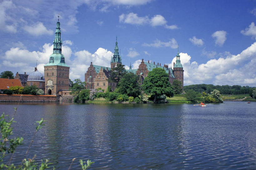 无人,教堂,横图,室外,白天,河流,建筑,丹麦,反射,云,尖顶,摄影,宁静,彩图