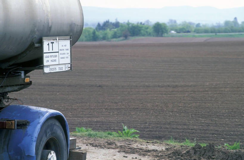 横图,室外,白天,旅游,度假,农业,美景,卡车,英国,环保,景观,田地,娱乐,自然,拖车,享受,休闲,景色,放松,运输,摄影,能源,环境,污染,回收,资源,自然风光,北欧,利用,油罐车,低碳,欧洲文化,循环,持续,危险,彩图,耕地