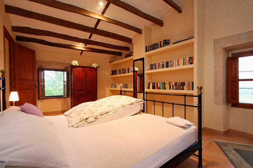 无人,家,横图,室内,白天,床,家具,卧室,建筑,日光,西班牙,欧洲,床上用品,白色,枕头,建造,羽绒被,铁艺