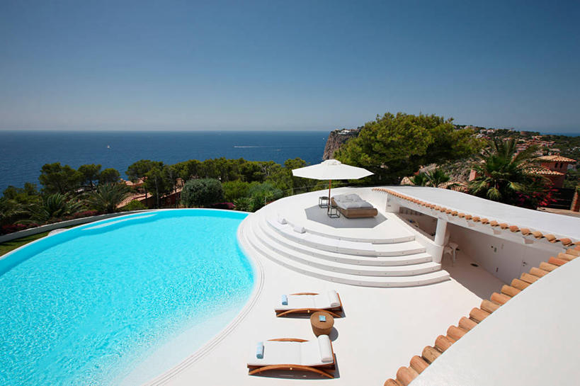 无人,游泳池,家,横图,室外,白天,水,日光,西班牙,欧洲,球袋,院子,干净,现代,蓝色,白色,休闲椅,当代