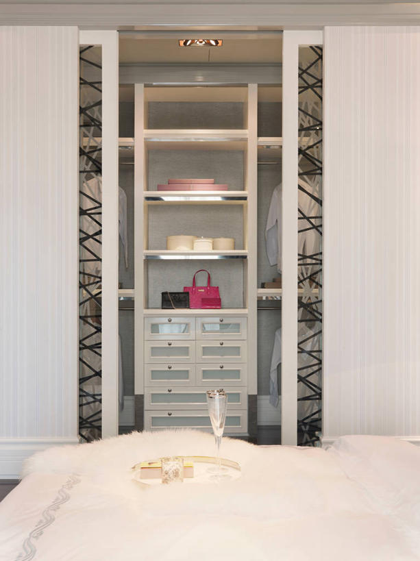 无人,家,竖图,室内,床,柜子,家具,卧室,建筑,上海,亚洲,壁橱,梳妆台,干净,床上用品,白色,建造,羽绒被