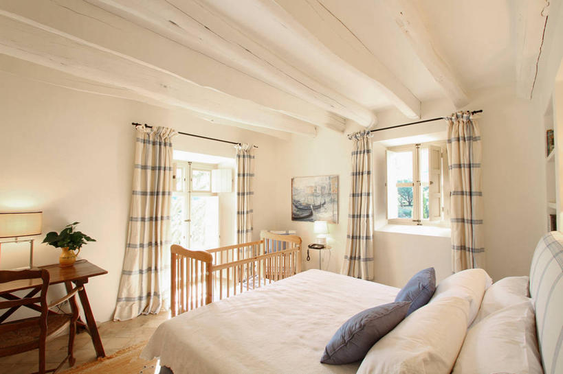 无人,家,横图,室内,白天,床,家具,卧室,建筑,日光,西班牙,欧洲,床上用品,书桌,枕头,建造,婴儿床,羽绒被