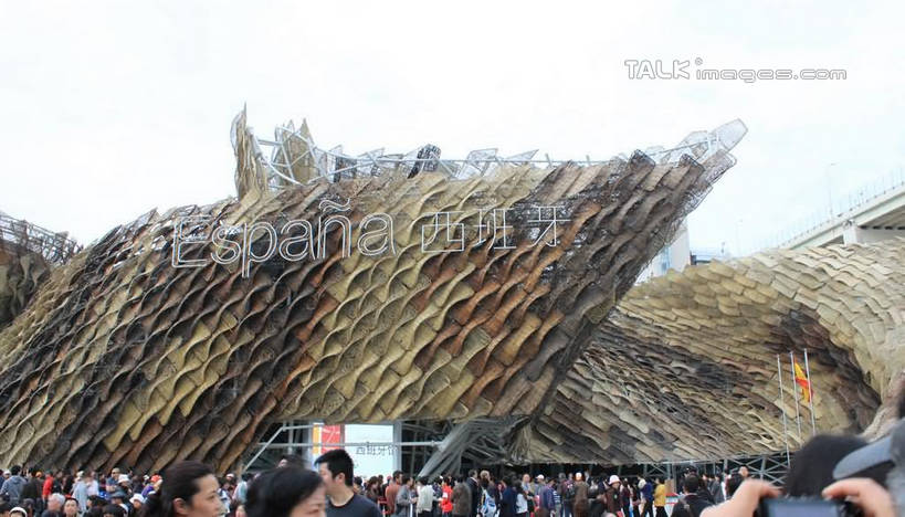 东方人,站,走,横图,室外,白天,仰视,度假,美景,城市风光,标志建筑,城市,地标,建筑,上海,中国,亚洲,行人,游客,游人,服装,英文,标志,文字,字符,字母,墙,景观,许多人,休闲装,黄种人,娱乐,标识,建设,路人,旅客,墙壁,墙面,衣服,天空,天,站着,一群人,享受,休闲,休闲服,上海世博馆,世博馆,西班牙馆,上海世博会,世博,世博会,汉字,景色,放松,服饰,英文字母,申,中文,东亚,世博园,上海市,中华人民共和国,沪,华东地区,国文,华文,过客,男人,男性,年轻男性,年轻女性,女人,女性,亚洲人,步行,散步,站立,走路,半身,彩图,低角度拍摄,西班牙国家馆,shcy1