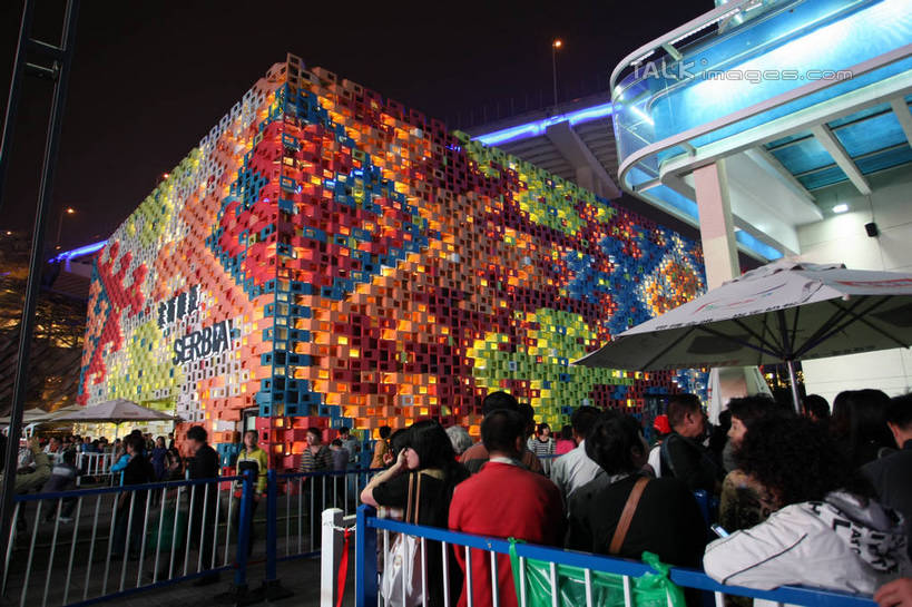 东方人,栏杆,站,走,横图,室外,夜晚,旅游,度假,标志建筑,地标,建筑,夜景,上海,中国,亚洲,行人,游客,游人,阴影,服装,光线,影子,围栏,灯光,许多人,注视,休闲装,黄种人,娱乐,建设,护栏,路人,旅客,背面,衣服,观察,看,站着,一群人,享受,休闲,休闲服,上海世博馆,世博馆,上海世博会,世博,世博会,旅游胜地,放松,服饰,观看,塞尔维亚馆,申,察看,关注,东亚,世博园,上海市,中华人民共和国,沪,华东地区,过客,男人,男性,年轻男性,年轻女性,女人,女性,亚洲人,步行,站立,走路,半身,彩图,塞尔维亚国家馆,shgzq1