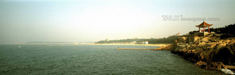 无人,码头,横图,全景,室外,白天,正面,旅游,度假,海浪,海洋,美景,沙滩,树林,植物,港口,沙子,海岸,景观,浪花,云,云朵,沙地,云彩,娱乐,树,树木,蓝色,绿色,白云,蓝天,天空,自然,海水,天,享受,休闲,景色,放松,生长,晴朗,成长,自然风光,海景,大海,风浪,海,海水的波动,海滩,近岸浪,涌浪,晴空,彩图,摆渡口,埠头,渡口,渡头,港湾,海港,货运码头,口岸,商港,shrj1