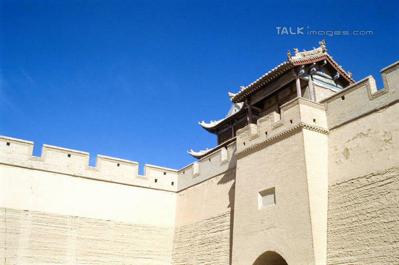 无人,横图,室外,白天,仰视,旅游,度假,名胜古迹,门,地标,长城,中国,亚洲,阴影,遗迹,光线,影子,墙,古迹,文物,娱乐,古建筑,墙壁,墙面,蓝色,蓝天,天空,阳光,门框,天,享受,休闲,旅游胜地,放松,晴朗,万里长城,古文明,东亚,世界文化遗产,万里无云,中华人民共和国,晴空,晴空万里,彩图,低角度拍摄,标志性建筑,shrj1