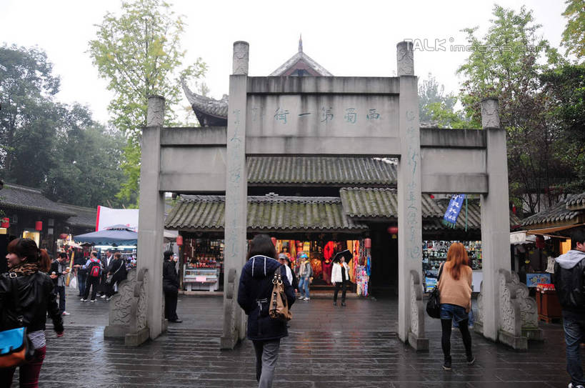 东方人,背部,站,走,横图,室外,白天,正面,旅游,度假,名胜古迹,植物,标志建筑,道路,地标,建筑,路,公路,中国,亚洲,遗迹,建筑群,牌坊,牌楼,地面,交通,许多人,黄种人,古迹,文物,娱乐,建设,古建筑,树,树木,绿色,天空,自然,天,站着,一群人,享受,休闲,旅游胜地,放松,四川省,生长,成长,古文明,东亚,四川,成都,成都市,中华人民共和国,省会,西南地区,川,锦里,男人,男性,年轻男性,年轻女性,女人,女性,亚洲人,马路,步行,散步,站立,走路,彩图,全身,shsgf1