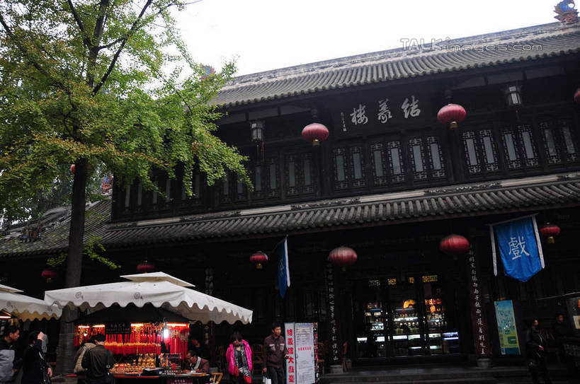 无人,横图,室外,白天,仰视,旅游,度假,名胜古迹,植物,窗户,门,标志建筑,地标,建筑,指示牌,中国,亚洲,许多,悬挂,遗迹,标志,灯笼,文字,建筑群,古迹,文物,娱乐,标识,建设,古建筑,玻璃窗,树,树木,绿色,天空,自然,门框,天,享受,休闲,汉字,旅游胜地,放松,四川省,生长,成长,中文,古文明,东亚,四川,成都,成都市,中华人民共和国,省会,西南地区,川,锦里,彩图,低角度拍摄,shsgf1