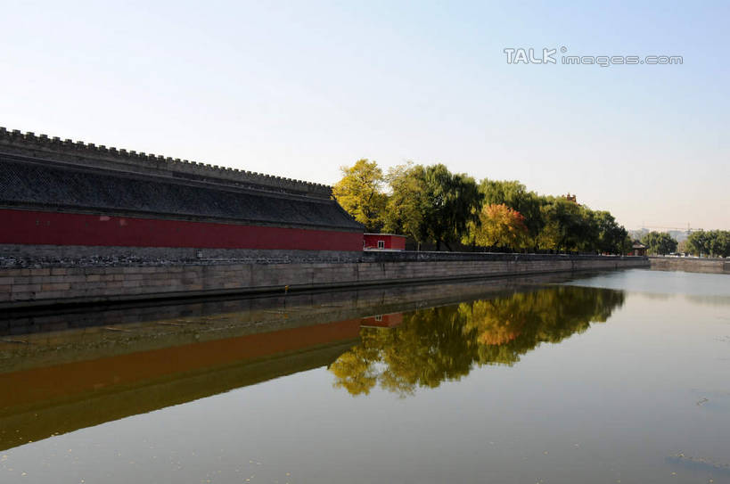 无人,宫殿,横图,室外,白天,正面,度假,湖,湖泊,美景,水,植物,城市风光,城市,建筑,北京,中国,亚洲,阴影,波纹,光线,瓦片,影子,屋顶,湖面,景观,水流,水面,涟漪,首都,顶棚,瓦,娱乐,景山公园,树,树木,蓝色,绿色,倒影,蓝天,水纹,天空,阳光,自然,波浪,湖水,天,享受,休闲,景色,放松,建造,生长,晴朗,成长,倒映,宫廷,东亚,屋瓦,万里无云,中华人民共和国,北京市,京,北平,华北地区,水晕,王宫,反照,晴空,晴空万里,彩图,皇宫,shsgf1