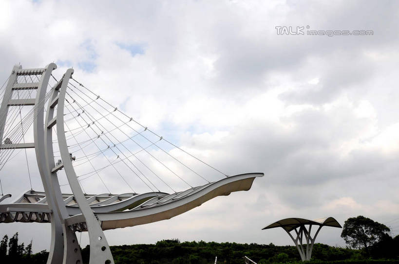 帆船,无人,公园,横图,室外,白天,仰视,度假,美景,植物,城市风光,标志建筑,城市,地标,建筑,船,雕塑,上海,中国,亚洲,艺术,装饰,雕刻,雕像,景观,云,云朵,云彩,娱乐,建设,树,树木,蓝色,绿色,白云,蓝天,天空,自然,工艺品,交通工具,天,享受,休闲,景色,放松,生长,晴朗,成长,纪念,美术,申,载具,主题,陈列,东亚,闵行区,上海市,闵行体育公园,中华人民共和国,沪,华东地区,功能,美学,晴空,彩图,低角度拍摄,shsgf1