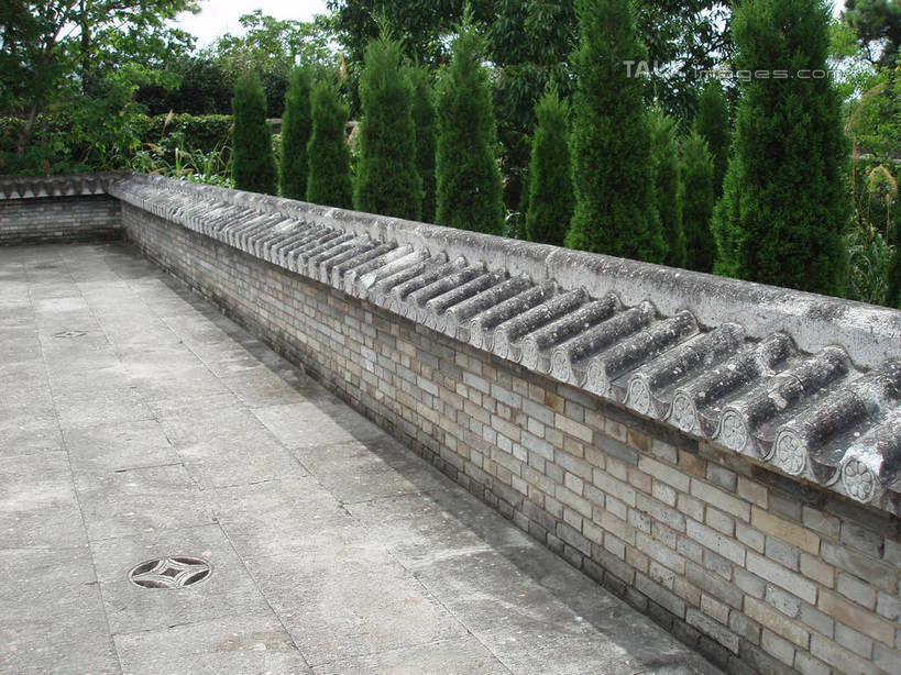 无人,横图,室外,白天,正面,旅游,度假,建材,草地,草坪,美景,树林,植物,建筑,中国,亚洲,阴影,光线,材料,瓦片,影子,砖,砖块,墙,屋顶,景观,顶棚,瓦,娱乐,浙江,墙壁,墙面,草,树,树木,浙江省,绿色,天空,阳光,自然,天,享受,休闲,砖头,景色,放松,建造,江南长城,临海,生长,成长,自然风光,东亚,屋瓦,中华人民共和国,华东地区,浙,台州,台州市,石料,彩图,砌墙砖,临海市,台州府城墙,shslj1