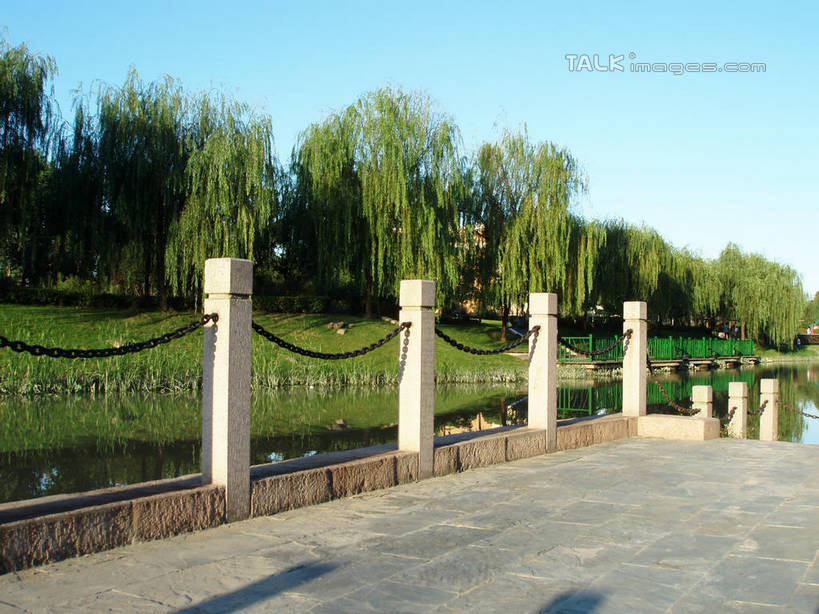无人,公园,栏杆,横图,室外,白天,正面,旅游,度假,草地,草坪,湖,湖泊