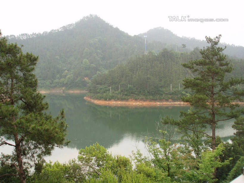 无人,横图,室外,白天,正面,旅游,度假,湖,湖泊,美景,森林,山,山脉,树林,水,植物,雾,中国,亚洲,朦胧,模糊,湖面,景观,山峰,水流,水面,山峦,娱乐,浙江,树,树木,浙江省,绿色,天空,自然,湖水,群山,天,享受,休闲,景色,放松,千岛湖,生长,成长,迷雾,自然风光,东亚,中华人民共和国,华东地区,浙,大雾,彩图,淳安,淳安县,新安江水库,shslj1