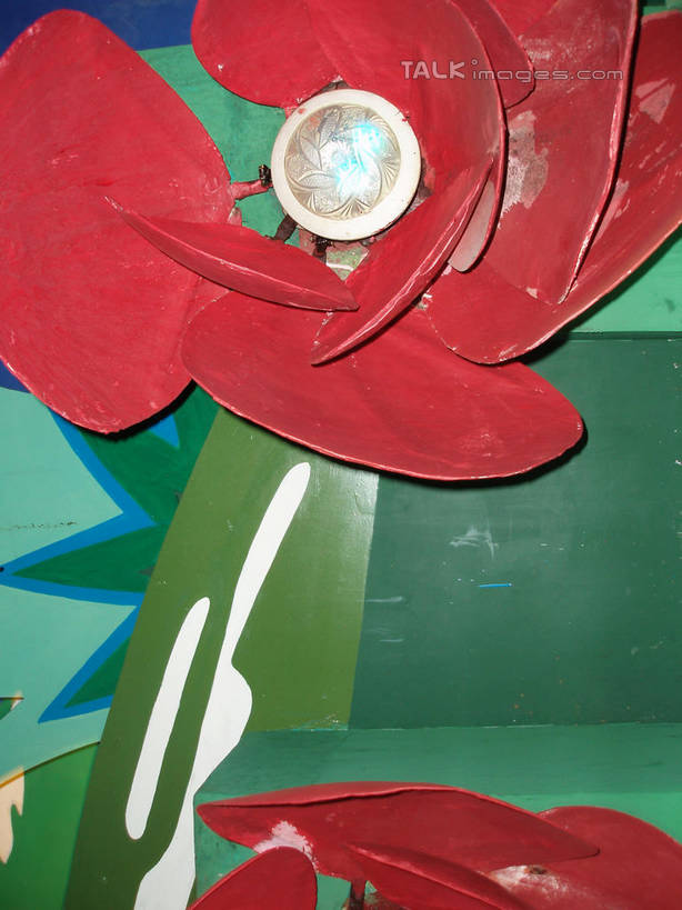 无人,游乐园,竖图,室内,白天,正面,绘画,游乐场,上海,中国,亚洲,艺术,装饰,盛开,墙,花蕾,文化,壁画,墙壁,墙面,花,花瓣,花朵,鲜花,红色,花苞,花蕊,锦江乐园,华丽,修饰,点缀,申,东亚,闵行区,上海市,中华人民共和国,沪,华东地区,衬托,美观,雅致,雅观,乐园,主题公园,画画,彩图,人造公园,主题乐园,shslj1