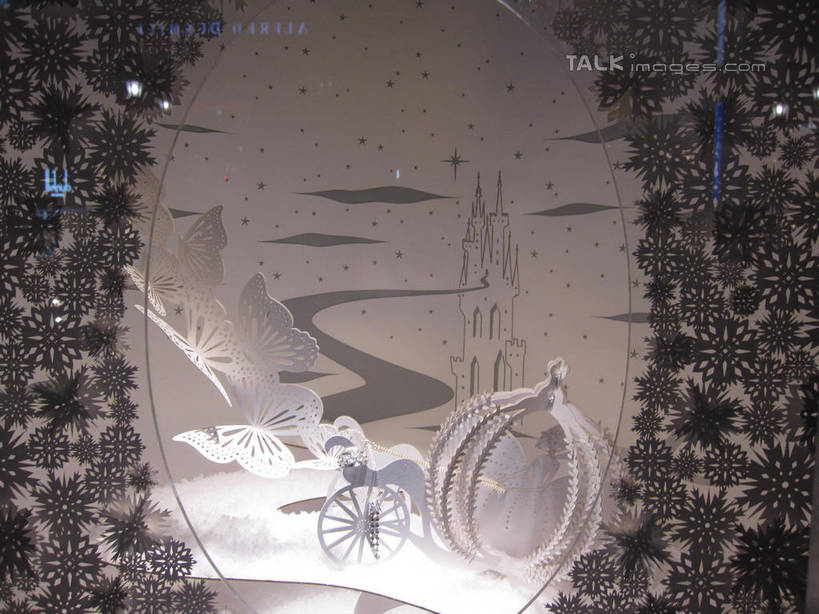 无人,商店,横图,室外,夜晚,正面,购物,度假,消费,美景,窗户,落地窗,城市风光,超市,城市,橱窗,商场,照明,东京,日本,亚洲,阴影,艺术,光线,彩灯,影子,纸艺,手工艺品,景观,灯光,中央区,文化,娱乐,玻璃窗,灯,纸制品,工艺品,剪纸,灯具,享受,休闲,银座,景色,放松,金融,百货,花灯,照亮,高雅,照明设备,选购,贸易,百货公司,东亚,玻璃橱窗,本州,关东地方,本州岛,日本国,东京都,自信心,品位,血拼,剪画,刻纸,彩图,购物商场,购物中心,商业中心,shslj1