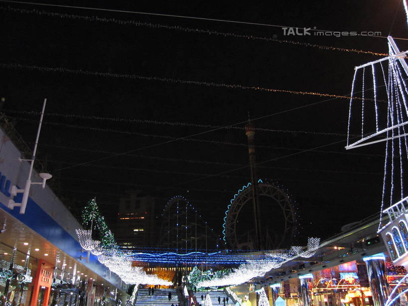 帆船,无人,高楼大厦,商店,横图,室外,夜晚,仰视,购物,度假,游戏,消费,美景,植物,城市风光,超市,城市,大厦,建筑,摩天大楼,商场,船,照明,东京,日本,亚洲,阴影,光线,彩灯,影子,景观,摩天轮,灯光,圣诞树,中央区,玩,娱乐,灯,树,树木,绿色,自然,灯具,楼宇,交通工具,享受,休闲,银座,景色,放松,金融,百货,花灯,游乐设施,生长,成长,活动,照亮,照明设备,发泄,消遣,智力,载具,选购,贸易,圣诞灯,百货公司,东亚,本州,费里斯大转轮,关东地方,本州岛,日本国,东京都,宣泄,血拼,游艺设施,玩耍,嬉戏,彩图,低角度拍摄,大楼,高层建筑,高楼,购物商场,购物中心,摩天楼,商业中心,shslj1