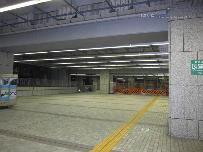 无人,高楼大厦,停车场,横图,室内,夜晚,正面,大厦,建筑,摩天大楼,照明,东京,日本,亚洲,阴影,光线,影子,墙,灯光,中央区,顶灯,墙壁,墙面,灯,灯具,楼宇,银座,照亮,照明设备,东亚,本州,关东地方,本州岛,日本国,东京都,彩图,泊车场,大楼,高层建筑,高楼,摩天楼,shslj1