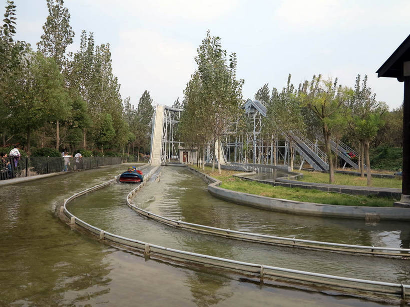 无人,横图,室外,白天,正面,旅游,度假,游戏,草地,草坪,美景,水,植物,太湖,中国,亚洲,阴影,波纹,光线,影子,景观,水流,涟漪,玩,娱乐,江苏,无锡,草,树,树木,蓝色,绿色,倒影,蓝天,水纹,天空,阳光,自然,波浪,天,享受,休闲,景色,放松,游乐设施,生长,晴朗,成长,活动,倒映,发泄,消遣,智力,自然风光,激流勇进,东亚,三国城,江苏省,万里无云,中华人民共和国,华东地区,苏,水晕,宣泄,无锡市,滑落,游艺设施,反照,爬升,倒转,晴空,晴空万里,玩耍,嬉戏,彩图,shslj1,无锡三国影视城,无锡影视基地