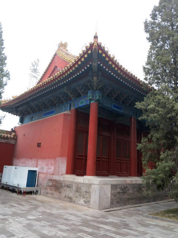 无人,竖图,室外,白天,正面,旅游,度假,名胜古迹,植物,标志建筑,地标,建筑,北京,天安门广场,中国,亚洲,遗迹,瓦片,柱子,墙,屋檐,地面,首都,古迹,文物,娱乐,建设,古建筑,太庙,檐,墙壁,墙面,树,树木,红色,绿色,天空,自然,天,享受,休闲,旅游胜地,放松,生长,成长,古文明,东亚,中华人民共和国,东城区,北京市,京,北平,华北地区,彩图,北京太庙,劳动人民文化宫,飞檐,东城,shslj1