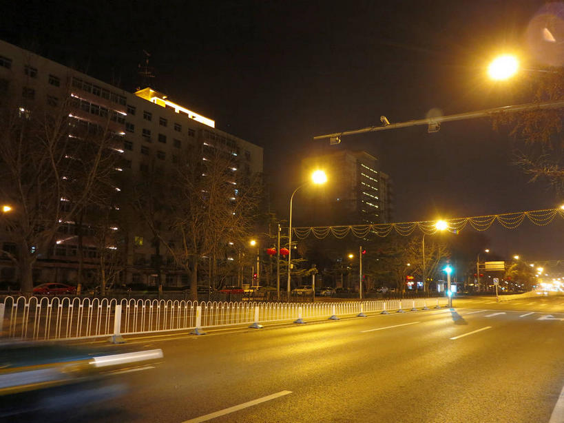 无人,家,栏杆,横图,室外,夜晚,正面,度假,美景,植物,窗户,城市风光,城市,道路,路,路灯,公路,汽车,照明,北京,中国,亚洲,房屋,墙,屋子,景观,公寓,围栏,灯光,分界线,停车线,交通,首都,娱乐,洋房,护栏,楼房,玻璃窗,墙壁,墙面,住宅,车,灯,树,树木,黄色,绿色,天空,自然,交通工具,轿车,天,享受,休闲,景色,放松,生长,成长,车行道,车行道分界线,照亮,照明设备,载具,标线,东亚,车行线,中华人民共和国,东城区,北京市,京,北平,华北地区,马路,彩图,房子,东城,shslj1,前门东大街