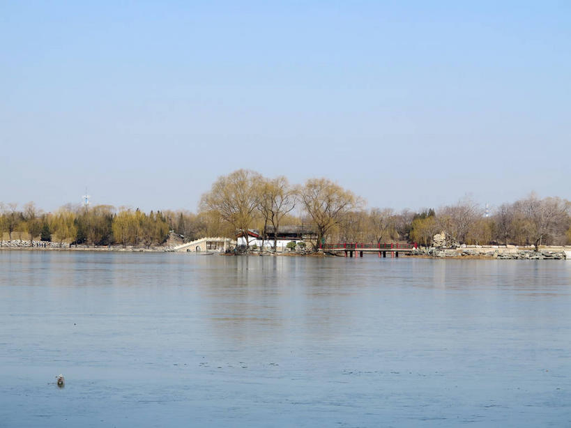 无人,公园,横图,室外,白天,正面,旅游,度假,湖,湖泊,名胜古迹,树林,水,植物,标志建筑,地标,建筑,桥梁,北京,圆明园,中国,亚洲,阴影,遗迹,光线,影子,湖面,水流,水面,桥,首都,古迹,文物,娱乐,建设,古建筑,石桥,树,树木,蓝色,绿色,倒影,蓝天,天空,阳光,自然,湖水,天,享受,休闲,旅游胜地,放松,生长,晴朗,成长,人行桥,倒映,古文明,东亚,海淀区,万里无云,中华人民共和国,北京市,京,北平,华北地区,反照,晴空,晴空万里,彩图,圆明园遗址,圆明园遗址公园,shslj1,天心水面