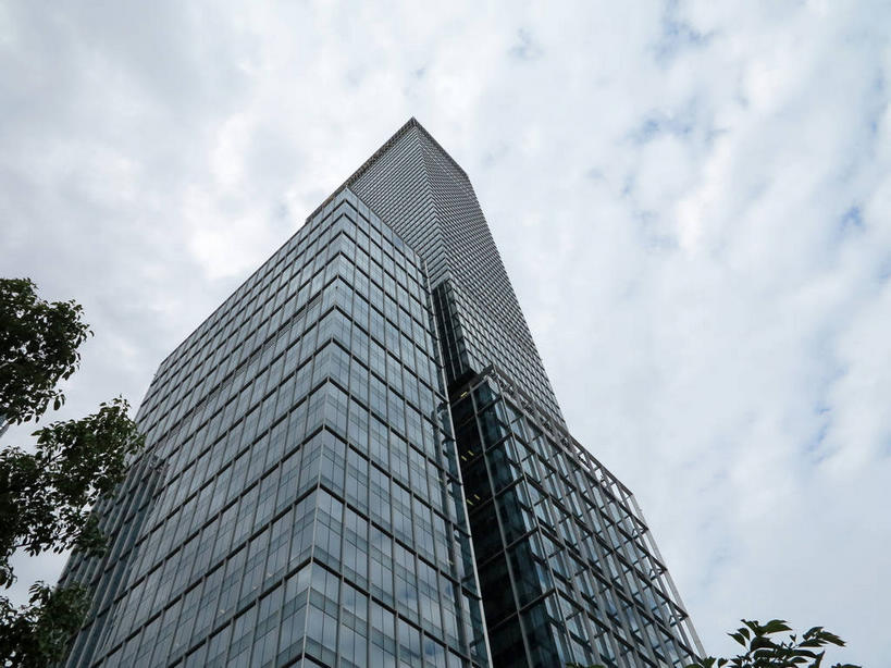 无人,宾馆,高楼大厦,横图,室外,白天,仰视,度假,美景,植物,窗户,落地窗,城市风光,城市,大厦,建筑,酒店,摩天大楼,上海,中国,亚洲,一排,许多,阴影,整齐,并列,并排,光线,影子,景观,云,云朵,很多,云彩,娱乐,建设,玻璃窗,树,树木,排列,蓝色,绿色,白云,倒影,蓝天,天空,阳光,自然,南京路,天,享受,休闲,景色,放松,生长,晴朗,成长,酒家,旅社,申,倒映,队列,平行,玻璃幕墙,东亚,静安区,上海市,中华人民共和国,沪,华东地区,反照,晴空,彩图,低角度拍摄,大楼,高层建筑,高楼,客店,客栈,旅店,旅馆,摩天楼,商旅,嘉里中心,上海嘉里中心,shslj1,静安香格里拉大酒店