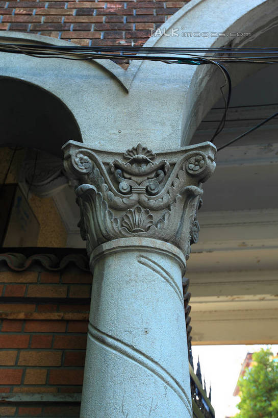 无人,竖图,室外,特写,白天,仰视,旅游,度假,植物,标志建筑,地标,建筑,雕塑,上海,中国,亚洲,艺术,装饰,雕刻,雕像,柱子,墙,娱乐,建设,墙壁,墙面,树,树木,绿色,自然,工艺品,享受,休闲,旅游胜地,放松,生长,成长,纪念,美术,申,主题,陈列,东亚,静安区,长宁区,上海市,中华人民共和国,沪,华东地区,功能,美学,彩图,低角度拍摄,shwf1,涌泉坊,愚园路