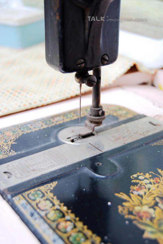 无人,竖图,俯视,室内,特写,白天,静物,刺绣,连接,花纹,组合,艺术,盛开,手工艺品,花蕾,文化,缝纫机,花,花瓣,花朵,鲜花,工艺品,花苞,花蕊,缝纫,链接,一台,装订,高雅,拼接,杠杆,拼凑,自信心,品位,拼合,凑集,聚合,撮合,链结,缝合,彩图,高角度拍摄,女红,针绣,针黹,黹,shxw1