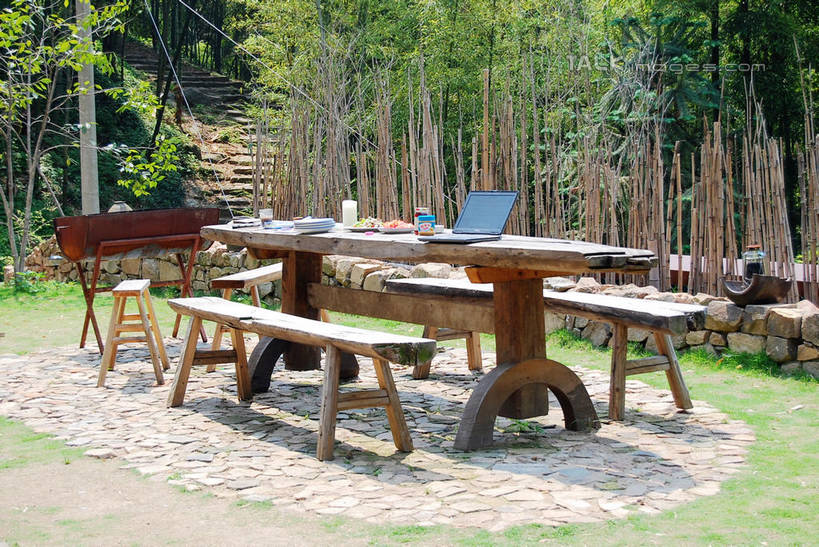 无人,横图,室外,白天,正面,旅游,度假,纯洁,电脑,笔记本电脑,草地,草坪,美景,植物,桌面,桌子,竹子,餐具,椅子,阴影,光线,网络,木制,碟子,盘,影子,木椅,木桌,景观,竹林,娱乐,通讯设备,草,绿色,阳光,自然,盘子,木制品,碟,享受,休闲,景色,放松,一台,无线,高雅,自然风光,通信设备,无线网络,无线上网,便携式电脑,奉献,质朴,正直,担当,手提电脑,竹,彩图,木桌子,奋进,操守,四君子,岁寒三友,性坚,虚怀,虚心,善群,卓尔,shxw1
