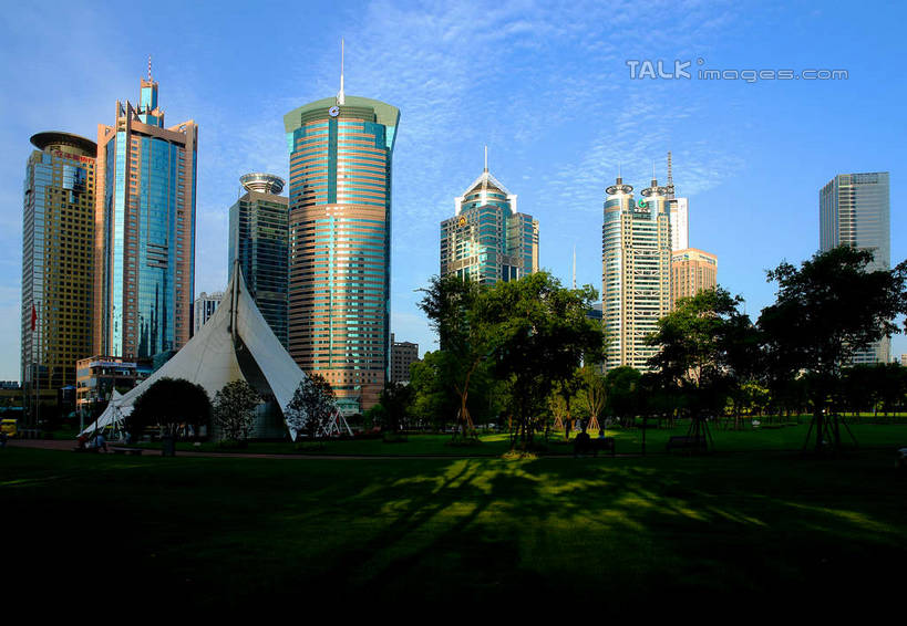 横图,全景,室外,白天,正面,度假,草地,草坪,美景,天际线,植物,城市