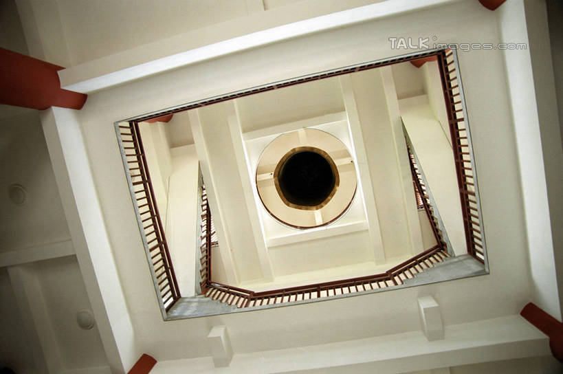 无人,家,栏杆,横图,室内,白天,仰视,别墅,家具,楼梯,装修,建筑,大理,中国,欧式,亚洲,装饰,扶手,房屋,阶梯,屋子,公寓,豪华,建设,现代,装潢,洋房,护栏,楼房,云南,台阶,住宅,室内装潢,样板房,明亮,舒适,家居装潢,房屋设计,地中海风格,古典风格,简约风格,室内设计,宽敞,东亚,云南省,中华人民共和国,西南地区,样板房装潢,滇,大理州,大理白族自治州,设计,螺旋状,彩图,低角度拍摄,螺旋形,螺旋形状,螺旋型,房子,shzwj1