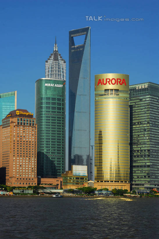 无人,高楼大厦,竖图,全景,室外,白天,正面,度假,河流,美景,水,天际线,城市风光,标志建筑,城市,大厦,地标,建筑,轮船,摩天大楼,船,上海,中国,亚洲,阴影,光线,影子,河水,景观,水流,建筑群,娱乐,建设,金茂大厦,浦东,蓝色,蓝天,天空,阳光,交通工具,天,享受,休闲,景色,放松,环球金融中心,晴朗,申,载具,金融中心,陆家嘴,陆家嘴金融贸易区,浦东新区,上海环球金融中心,香格里拉酒店,震旦国际大楼,东亚,上海市,万里无云,中华人民共和国,沪,华东地区,金茂大楼,环球金融中心大厦,晴空,晴空万里,彩图,大楼,高层建筑,高楼,摩天楼,上海浦东香格里拉大酒店,shzxz1