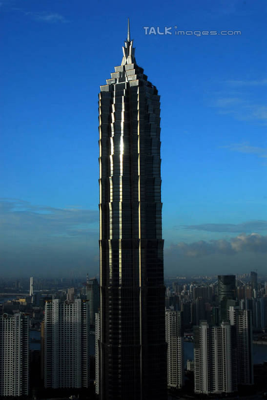 无人,高楼大厦,竖图,全景,室外,白天,仰视,度假,美景,天际线,城市风光,标志建筑,城市,大厦,地标,建筑,摩天大楼,上海,中国,亚洲,阴影,光线,影子,景观,云,云朵,建筑群,云彩,娱乐,建设,金茂大厦,浦东,蓝色,白云,蓝天,天空,阳光,天,享受,休闲,景色,放松,晴朗,申,金融中心,陆家嘴,陆家嘴金融贸易区,浦东新区,东亚,上海市,中华人民共和国,沪,华东地区,金茂大楼,晴空,彩图,低角度拍摄,大楼,高层建筑,高楼,摩天楼,shzxz1