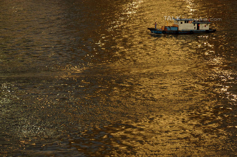 无人,横图,俯视,室外,白天,度假,河流,美景,日落,水,城市风光,城市,轮船,船,上海,中国,亚洲,阴影,波纹,光线,影子,河水,景观,水流,晚霞,霞光,落日,涟漪,背光,娱乐,黄浦江,倒影,水纹,阳光,黄昏,交通工具,波浪,享受,休闲,景色,彩霞,放松,申,倒映,载具,逆光,东亚,上海市,中华人民共和国,沪,华东地区,水晕,夕照,反照,薄暮,夕阳,彩图,高角度拍摄,傍晚,春申江,斜阳,shzxz1