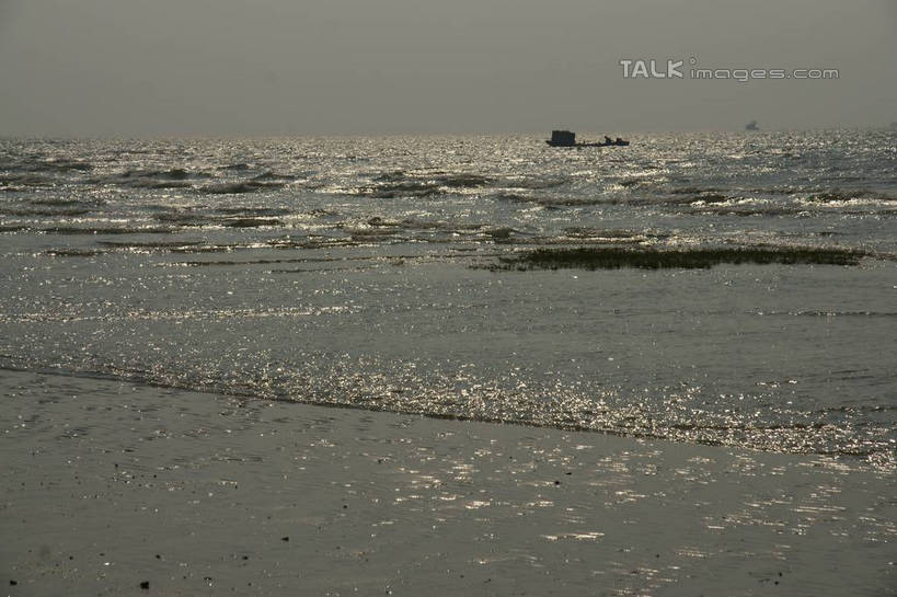 无人,横图,室外,白天,正面,旅游,度假,海浪,海洋,美景,沙滩,船,中国,亚洲,沙子,海岸,景观,浪花,水平线,辽阔,木船,海平线,沙地,娱乐,天空,自然,海水,交通工具,天,享受,休闲,广阔,景色,放松,广西,一望无际,舟,自然风光,载具,海景,东亚,北海,广西壮族自治区,中华人民共和国,桂,华南地区,北海市,北海银滩,无边无际,一马平川,大海,风浪,海,海水的波动,海滩,近岸浪,涌浪,彩图,水天相接,水天一线,shzyn1