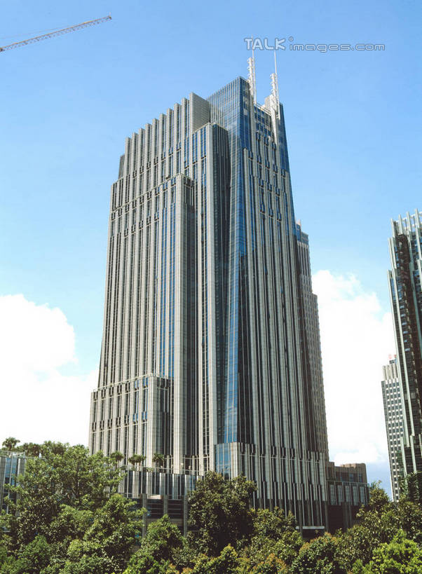 无人,高楼大厦,竖图,室外,白天,仰视,度假,美景,植物,城市风光,城市,大厦,建筑,摩天大楼,深圳,中国,亚洲,阴影,光线,影子,景观,云,云朵,建筑群,云彩,娱乐,建设,树,树木,蓝色,绿色,白云,蓝天,天空,阳光,自然,天,享受,休闲,景色,放松,生长,晴朗,成长,东亚,广东,鹏城,广东省,中华人民共和国,华南地区,粤,深圳市,晴空,彩图,低角度拍摄,大楼,高层建筑,高楼,摩天楼,szzm1