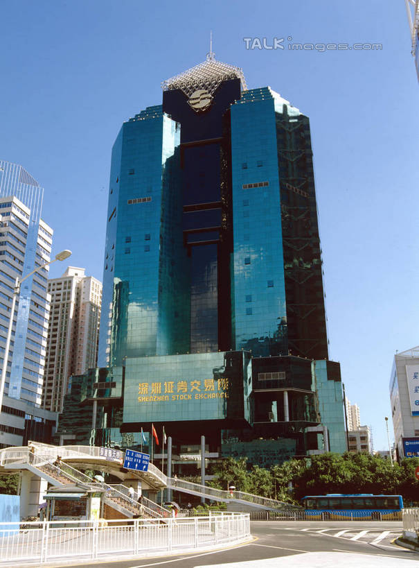 无人,高楼大厦,竖图,室外,白天,正面,度假,美景,植物,城市风光,城市,大厦,道路,建筑,路,摩天大楼,公路,深圳,中国,亚洲,阴影,光线,影子,景观,交通,娱乐,树,树木,蓝色,绿色,蓝天,天空,阳光,自然,天,享受,休闲,景色,放松,生长,晴朗,成长,东亚,广东,鹏城,广东省,万里无云,中华人民共和国,华南地区,粤,深圳市,晴空,晴空万里,马路,彩图,大楼,高层建筑,高楼,摩天楼,szzm1